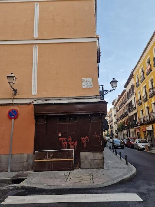 Mediodia Chica Apartamento Tipo Loft En La Latina Apartment Madrid Exterior photo
