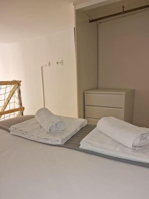 Mediodia Chica Apartamento Tipo Loft En La Latina Apartment Madrid Exterior photo