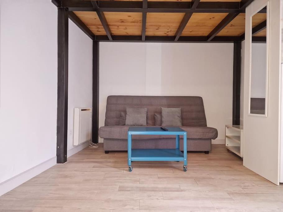 Mediodia Chica Apartamento Tipo Loft En La Latina Apartment Madrid Exterior photo