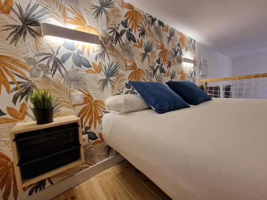 Mediodia Chica Apartamento Tipo Loft En La Latina Apartment Madrid Exterior photo