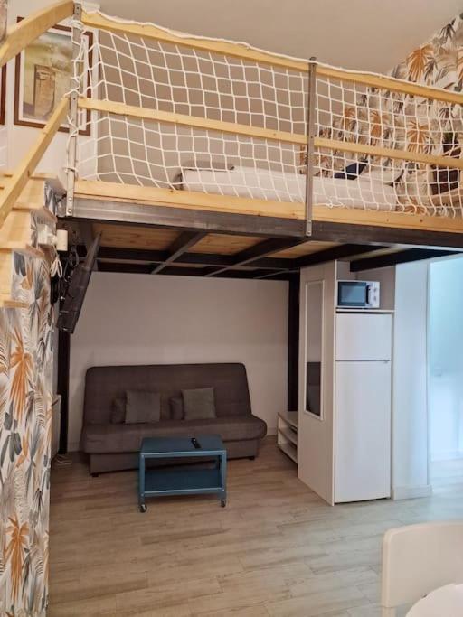 Mediodia Chica Apartamento Tipo Loft En La Latina Apartment Madrid Exterior photo