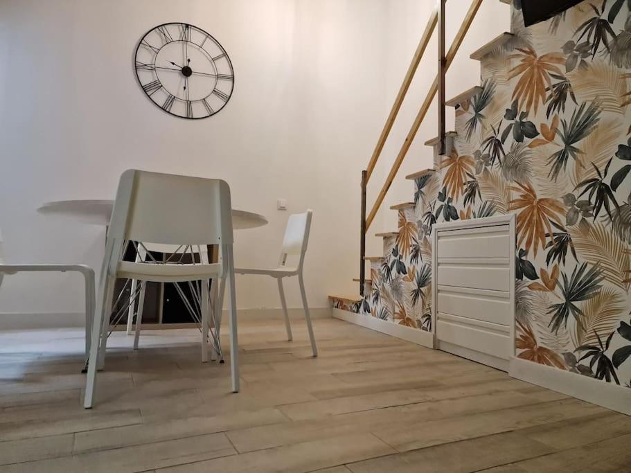 Mediodia Chica Apartamento Tipo Loft En La Latina Apartment Madrid Exterior photo